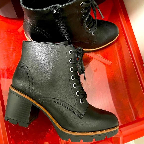 Naturalizer Boots / Never worn - Picture 1 of 2